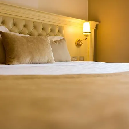 Lot Boutique By And Preference 5*