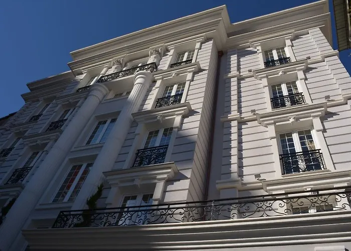 Lot Boutique By And Preference 5*