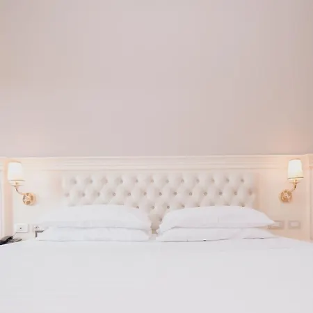 Lot Boutique By And Preference 5*